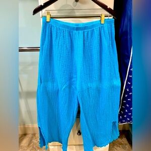 Turquoise Blue Textured Gauze Crinkle Capris. Resort wear.